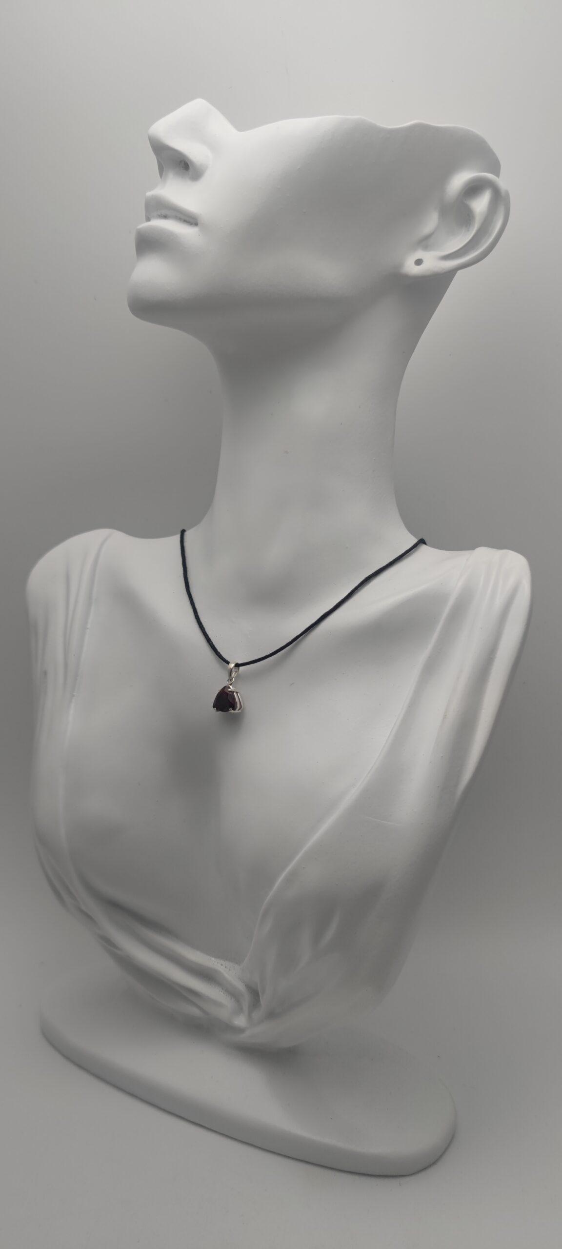 PENDENTIF EN GRENAT 3 3644 scaled