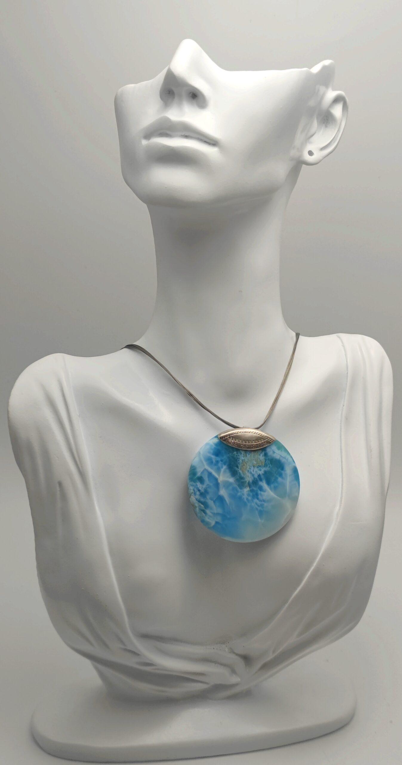 PENDENTIF ROND EN LARIMAR ET ARGENT 3 IMG 20231113 133123 scaled