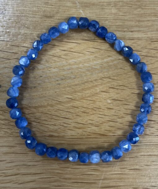 BRACELET CYANITE BLEUE CUBE FACETÉ B4