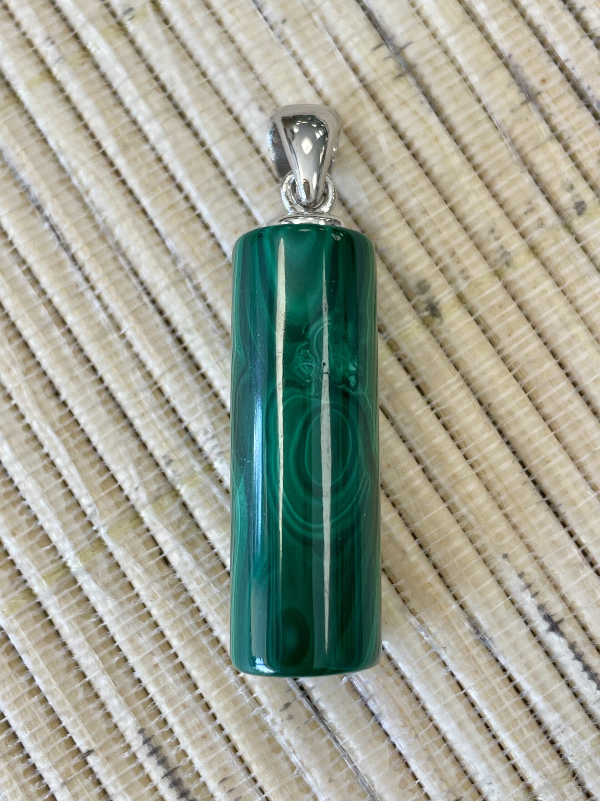 PENDENTIF CYLINDRIQUE MALACHITE 10X40 MM AVEC BÉLIÈRE ARGENT 2 149830