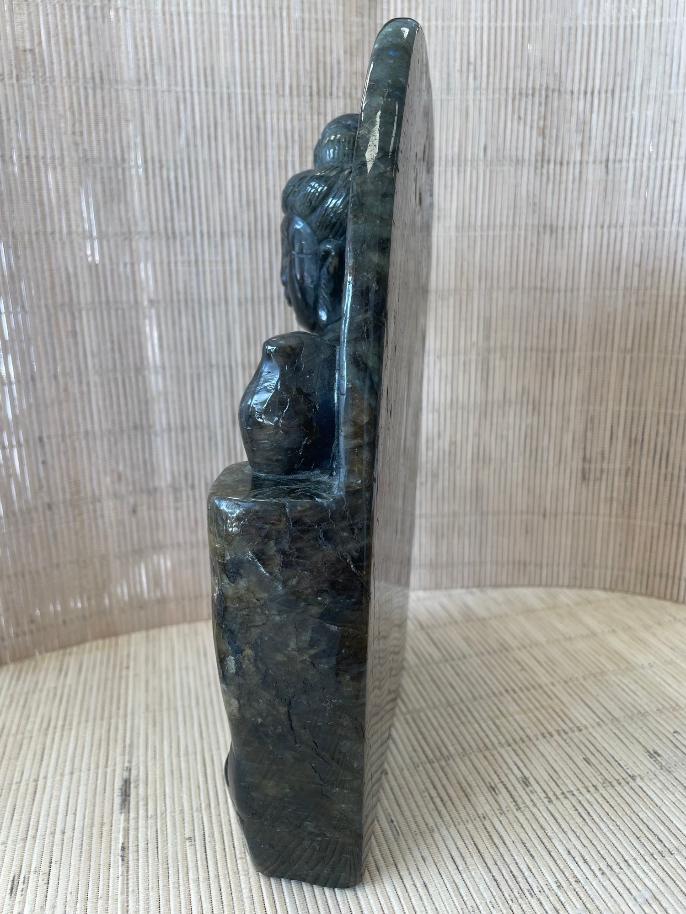 BOUDDHA EN LABRADORITE SCULTÉ MAIN 25X16 CM 3.148 KG 3 32902