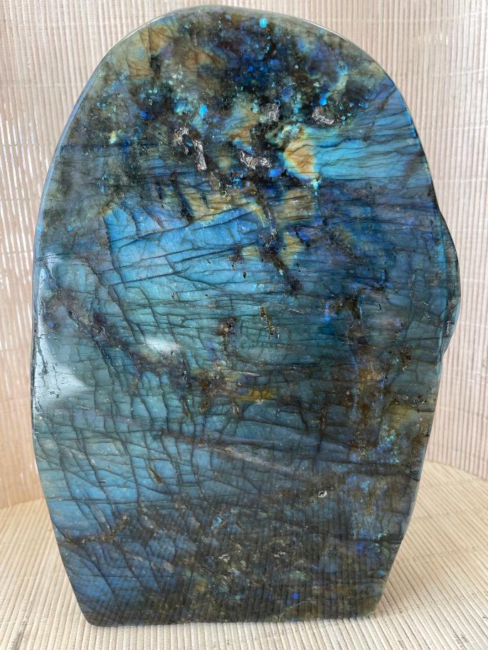BOUDDHA EN LABRADORITE SCULTÉ MAIN 25X16 CM 3.148 KG 4 32903